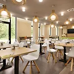 Super 8 By Wyndham Zollhafen