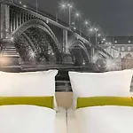 Hotel Super 8 By Wyndham Zollhafen