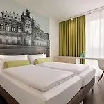 Super 8 By Wyndham Zollhafen 3*