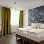 Hotel Super 8 By Wyndham Zollhafen Maguncia