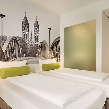 Super 8 By Wyndham Zollhafen Hotel 3*