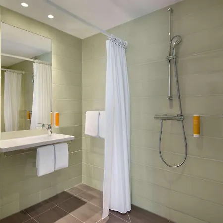 Super 8 By Wyndham Zollhafen Hotel