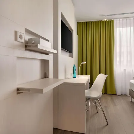 Super 8 By Wyndham Zollhafen Hotel Magonza
