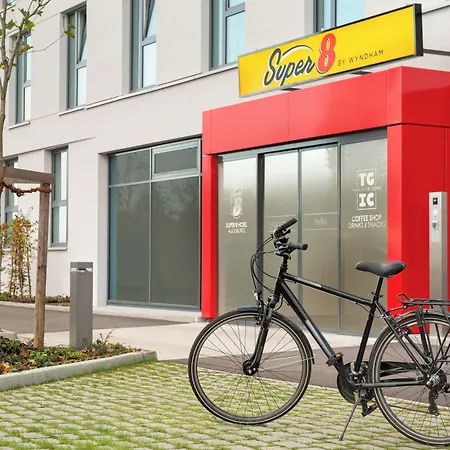 Super 8 By Wyndham Zollhafen Hotel Maguncia