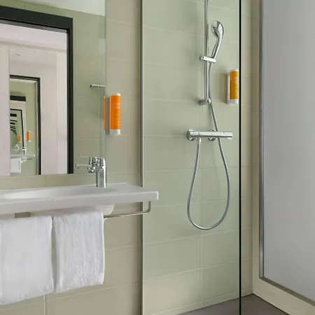 Super 8 By Wyndham Zollhafen