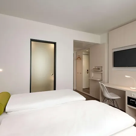 Super 8 By Wyndham Zollhafen Hotel