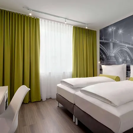 Super 8 By Wyndham Zollhafen Otel 3*