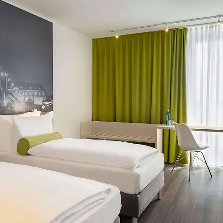 Super 8 By Wyndham Zollhafen מלון 3*
