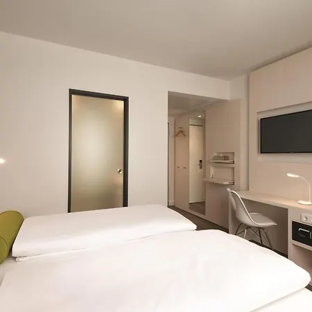 Hotel Super 8 By Wyndham Zollhafen 3*
