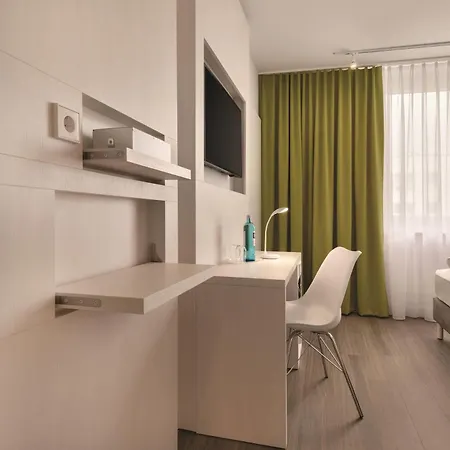 Super 8 By Wyndham Zollhafen Mainz