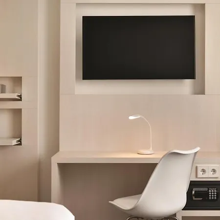 Hotel Super 8 By Wyndham Zollhafen