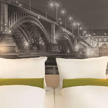 Hotel Super 8 By Wyndham Zollhafen Mainz