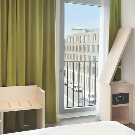 Super 8 By Wyndham Zollhafen 3*