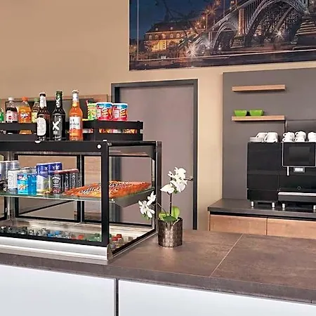 Super 8 By Wyndham Zollhafen Hotel 3*
