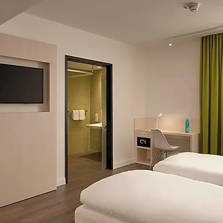 Hotel Super 8 By Wyndham Zollhafen 3*
