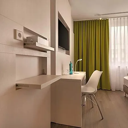 Super 8 By Wyndham Zollhafen Hotel Mainz