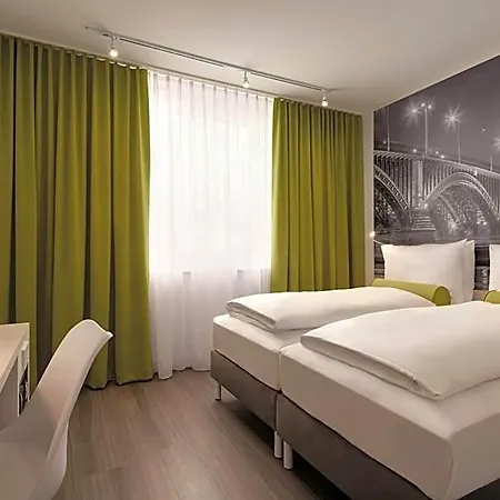 Hotel Super 8 By Wyndham Zollhafen 3*