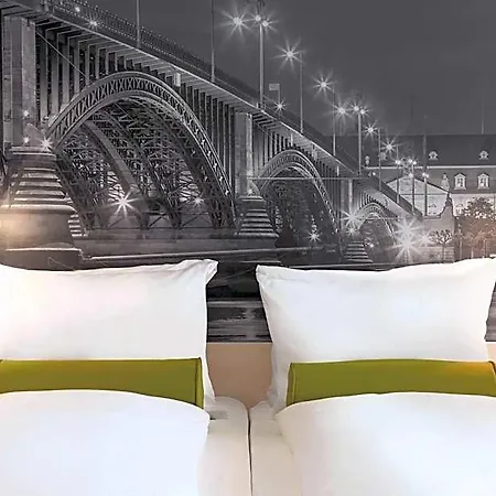 Hotel Super 8 By Wyndham Zollhafen