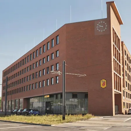 Super 8 By Wyndham Zollhafen Hotel