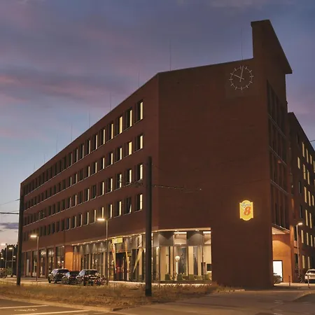 Hotel Super 8 By Wyndham Zollhafen