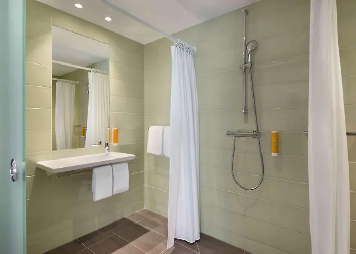 Super 8 By Wyndham Zollhafen Hotel