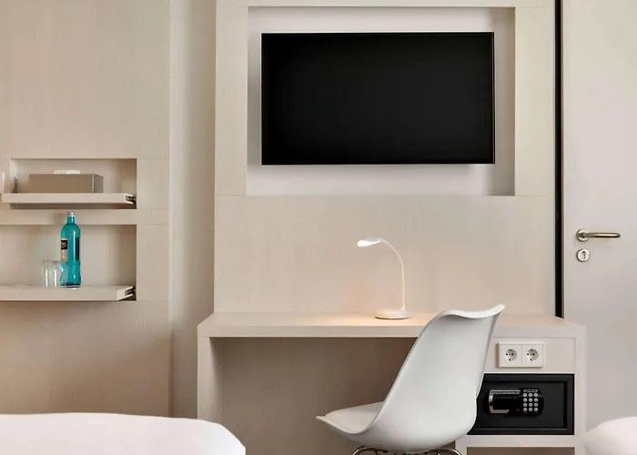 Super 8 By Wyndham Zollhafen Hotel