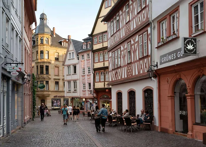 Super 8 By Wyndham Zollhafen Otel 3*