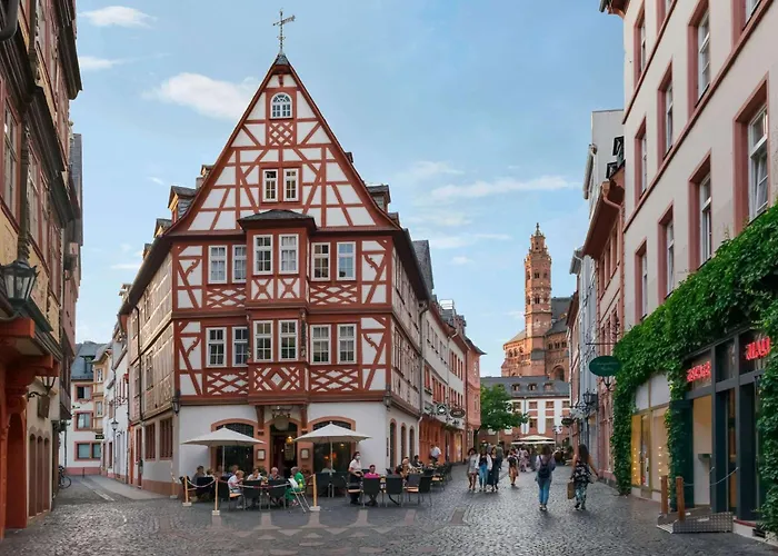 Super 8 By Wyndham Zollhafen 3*