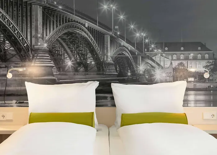 Otel Super 8 By Wyndham Zollhafen