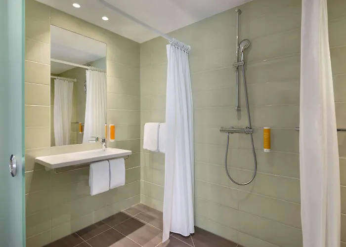 Super 8 By Wyndham Zollhafen 3*