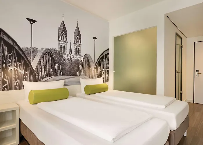 Super 8 By Wyndham Zollhafen 3*