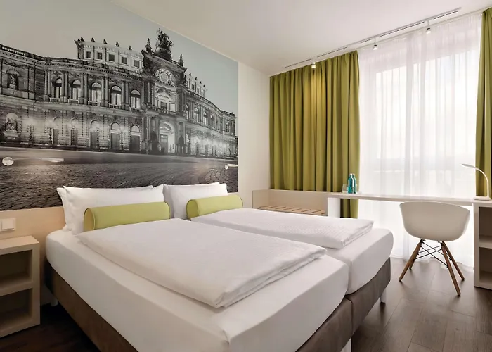 Super 8 By Wyndham Zollhafen 3*