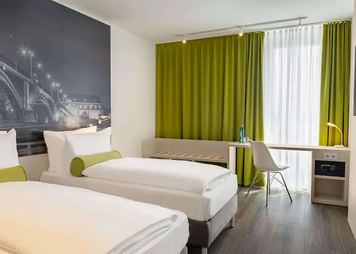 Super 8 By Wyndham Zollhafen Otel 3*